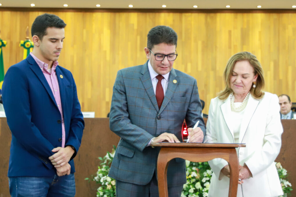 Governador Gladson Cameli assina ordens de serviço e participa de aula magna no Tribunal de Justiça do Acre