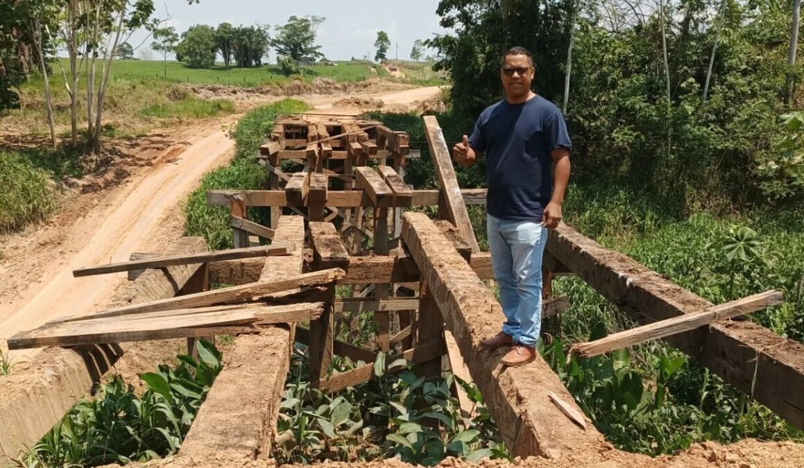 Vereador Carlos Beliza acompanha início da recuperação da ponte do Igarapé Xiburema no ramal 16