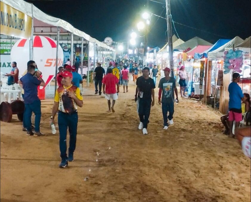 Moradores reclamam da falta de banheiros químicos na ExpoSena; Situação constrangedora afeta participantes