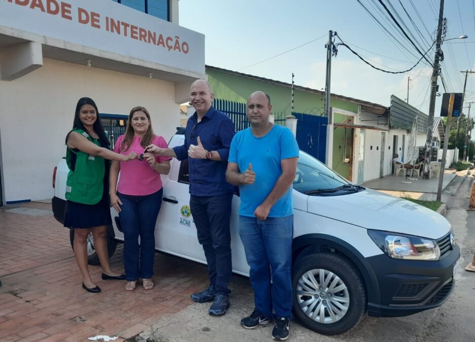 Com emenda de Gerlen Diniz, Hospital de Sena Madureira recebe carro 0 km