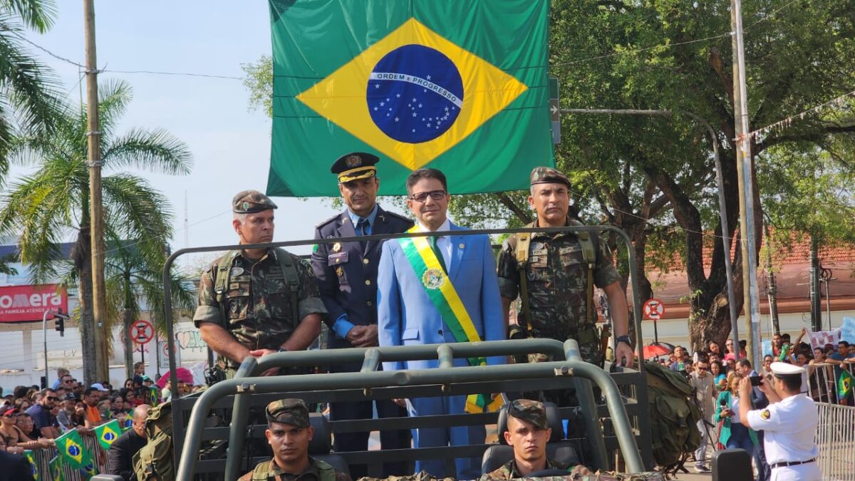 Governador inicia desfile do Dia da Independência com revistas às tropas e aplausos da população