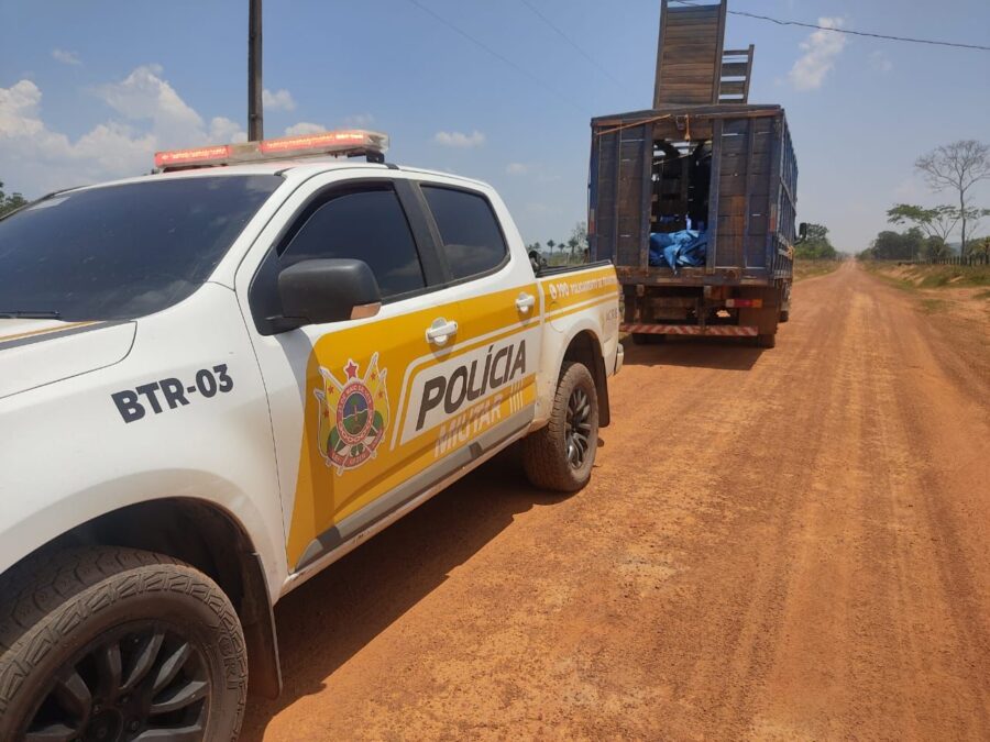 Policiais interceptam contrabando de cigarros após perseguição em rodovia do Acre