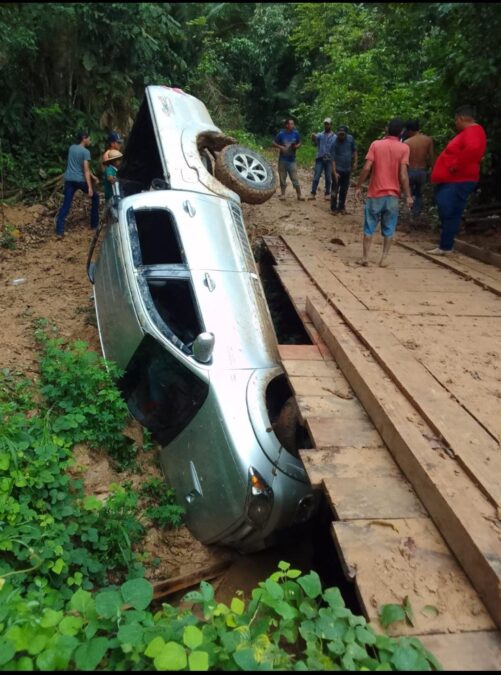 Acidente na ponte do ramal da Lua Nova em Sena Madureira
