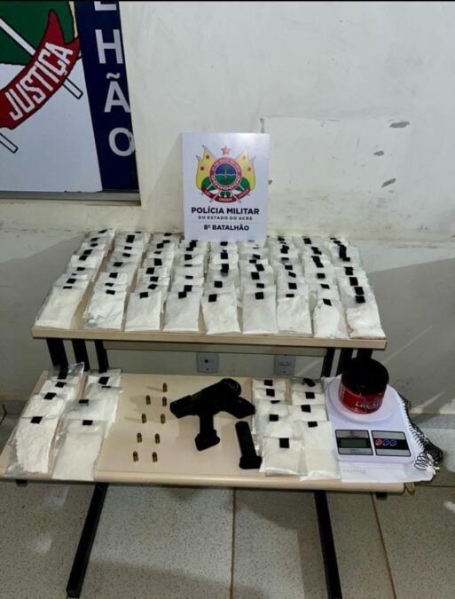 Grande apreensão de drogas e arma de fogo em Sena Madureira