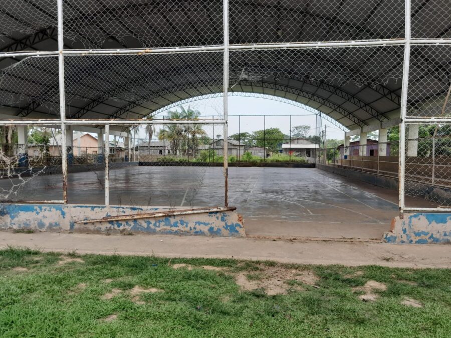 Moradores cobram da Prefeitura reforma na Quadra do Segundo Distrito de Sena Madureira