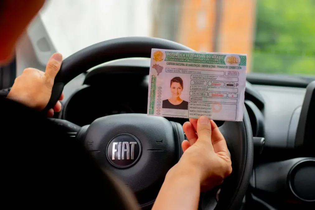 Motoristas com mais de 50 anos terão isenção na renovação da CNH