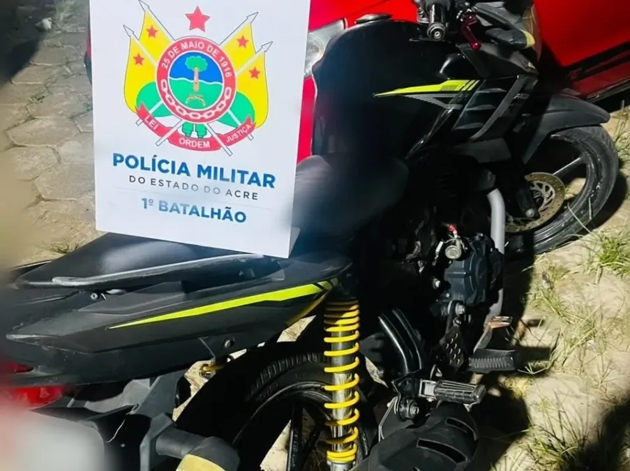 Polícia Militar recupera motocicleta roubada e prende dois suspeitos em Manoel Julião