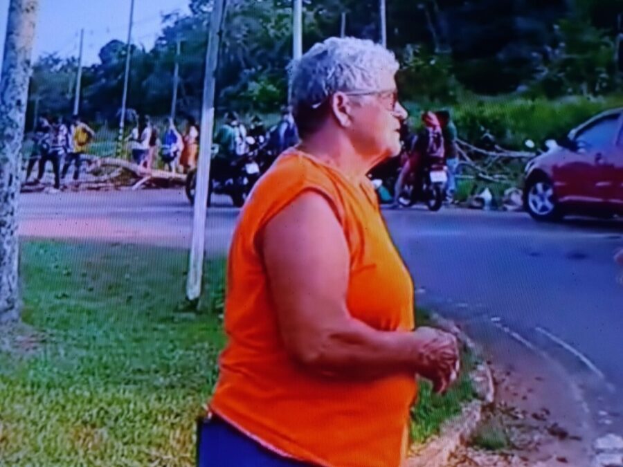 Agricultores fecham BR 364 em protesto; Condições precárias dos ramais prejudicam comunidade