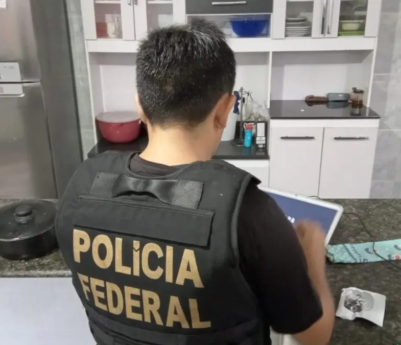 PF faz buscas em casa de homem de 38 anos suspeito de armazenar pornografia infantojuvenil