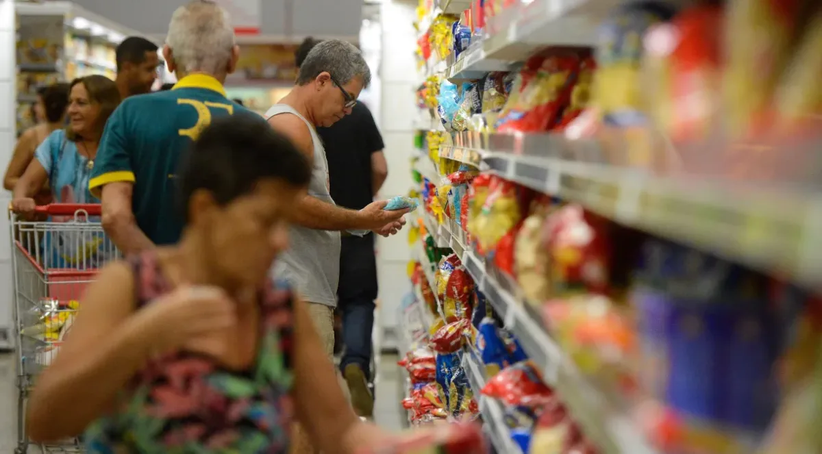 IPCA-15 acelera para 0,33% em novembro, impulsionado por alimentação, informa IBGE