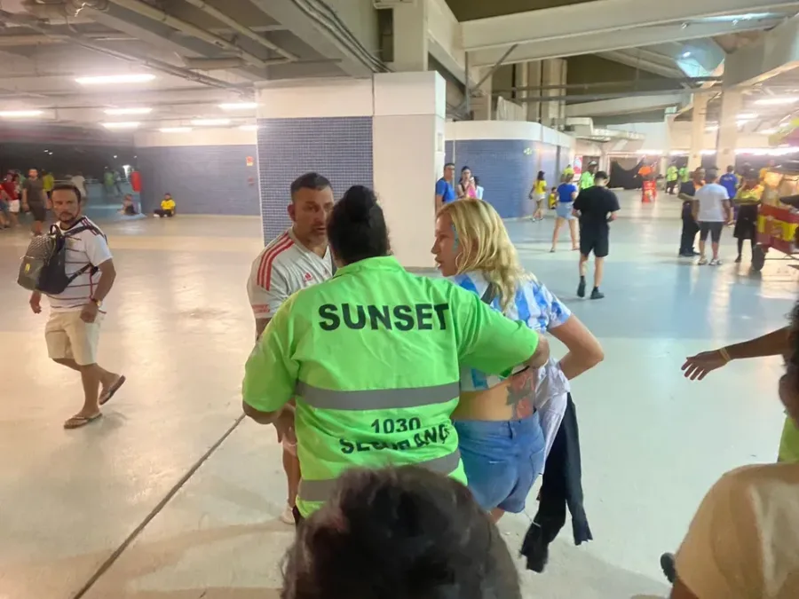 Torcedora argentina é presa por racismo no Maracanã, e 17 são levados ao juizado após confusão na arquibancada