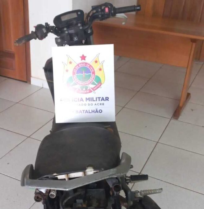 Motocicleta roubada em 2021 é recuperada pela Polícia Militar em Sena Madureira