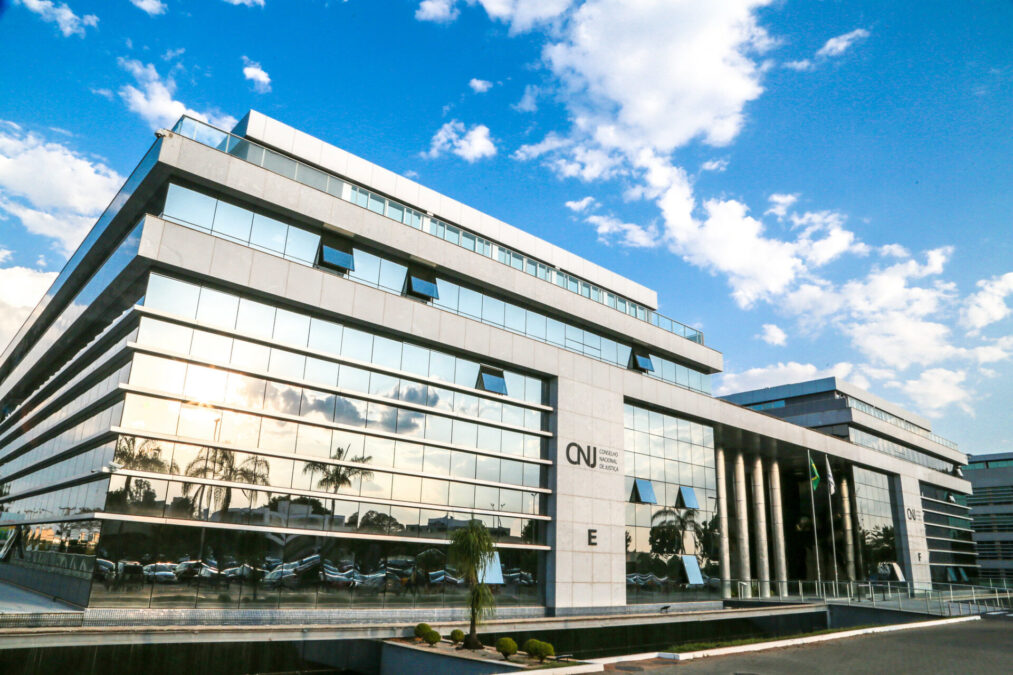 Juiz federal é investigado pelo CNJ por utilizar inteligência artificial com informações falsas em sentença