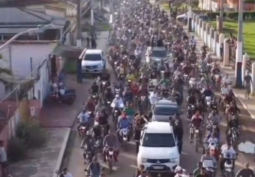 Cidade de Eirunepé-Am parou para recebe corpos das vítimas de acidente aéreo no Acre