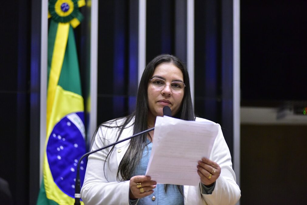 Deputada Federal Meire Serafim vota contra projeto de lei que aumenta penas para roubos, furtos e receptação no Brasil