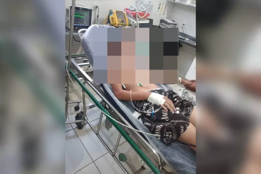 Criança forçada por madrasta a comer lagartixa recebe alta hospitalar