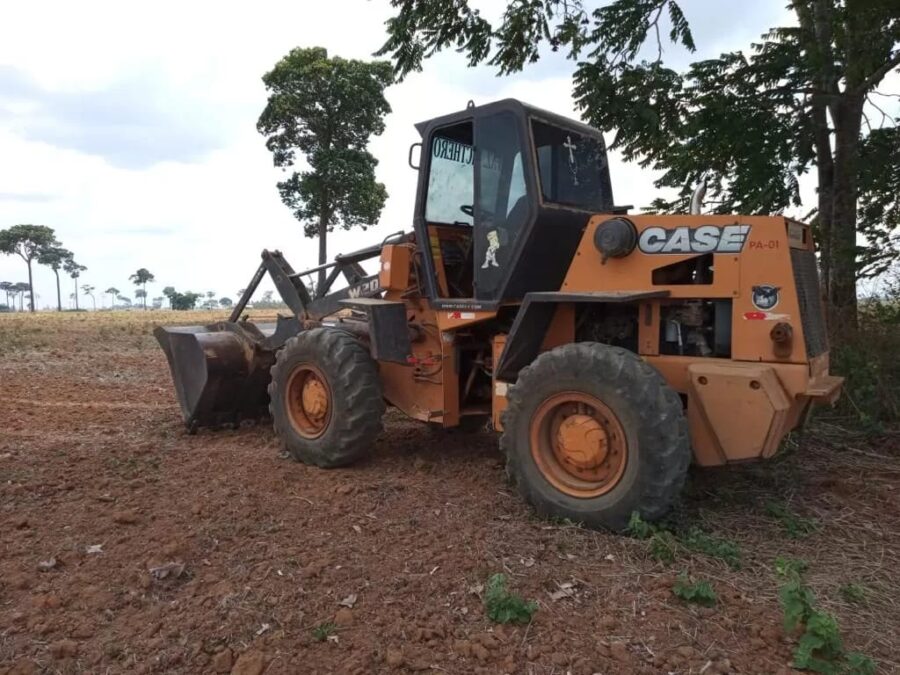 Ladrões furtam pá carregadeira avaliada em R$ 400 mil de fazenda acreana