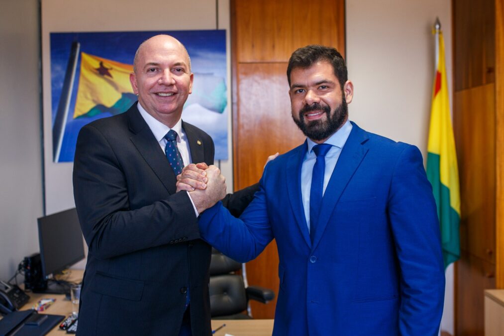 Deputado Gerlen Diniz trabalha por serviço de Mamografia e hemodiálise em Sena Madureira