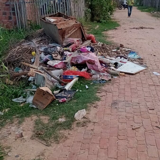 Moradores denunciam falta de coleta de lixo e iluminação por quase dois meses no bairro da Vitoria