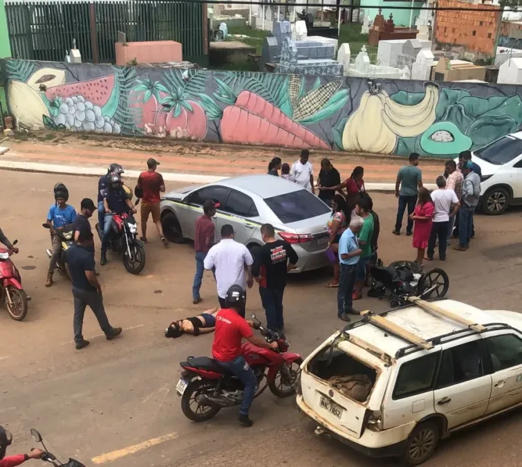Colisão entre carro e moto deixa duas pessoas feridas em Brasiléia