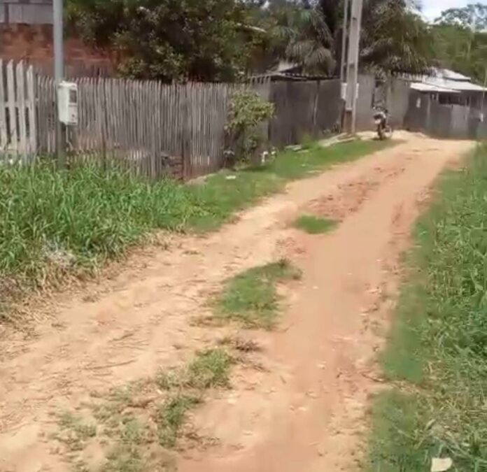 VÍDEO: Moradores de Sena Madureira reivindicam melhorias na rua Travessa Arara