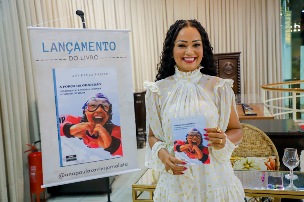 Jornalista acreana lança livro e inspira mulheres a lutar contra o câncer de mama