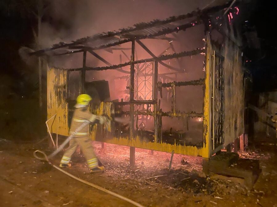 Tribunal do Júri absolve réu acusado tentativa de feminicídio ao incendiar residência da ex em Sena Madureira