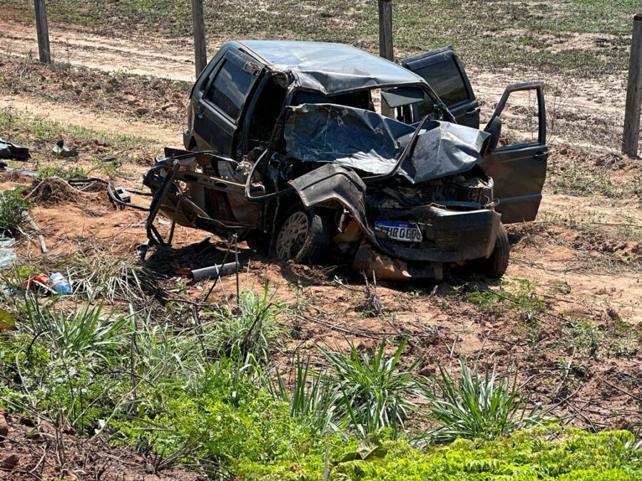 Acidente na BR-364: Carro é atingido por caminhão e família é levada para UTI