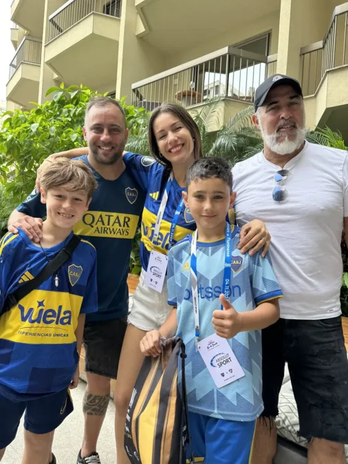 Torcedor mirim louco pelo Boca Juniors ganha ingresso de atriz após viralizar