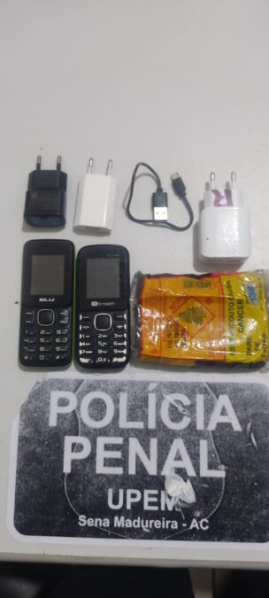 Policias penais impedem ingresso de celulares no Presídio Evaristo de Moraes