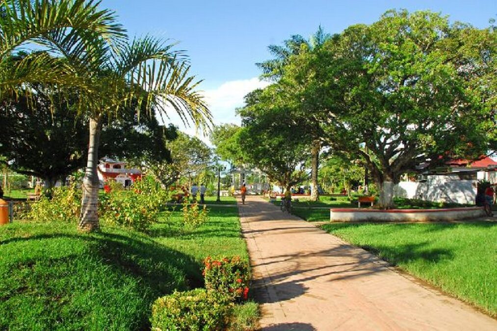 Sena Madureira atrasa na decoração natalina enquanto outras cidades celebram a magia do natal