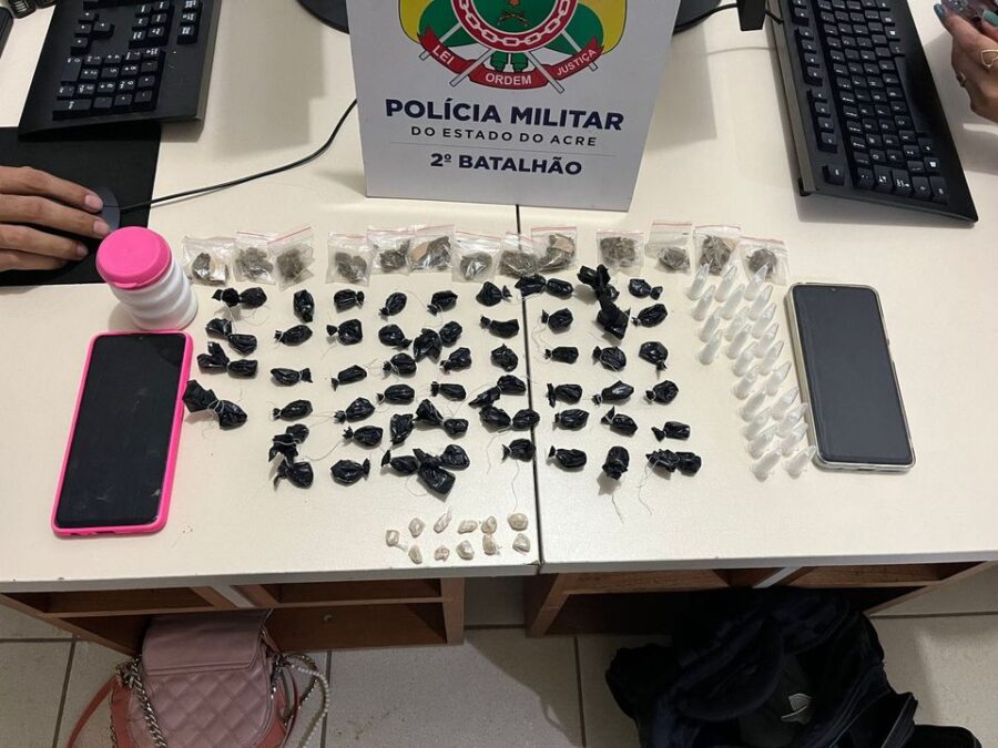 Polícia Militar apreende cocaína, crack e skank e captura foragida da justiça em Rio Branco