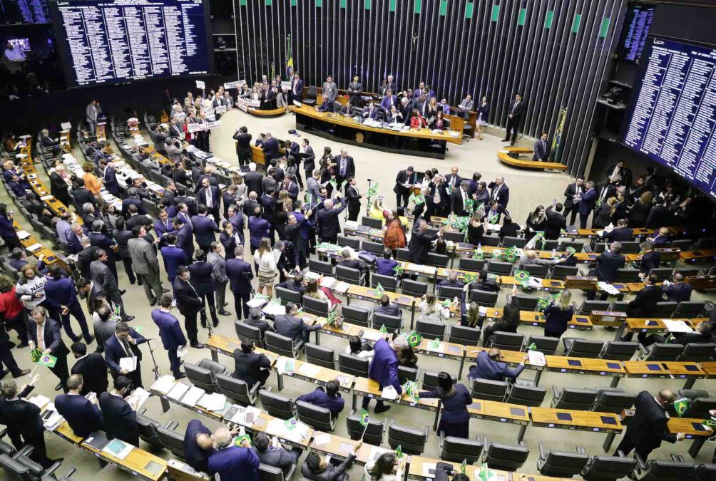 Câmara criminaliza uso de inteligência artificial para criação e divulgação de nudez não consensual