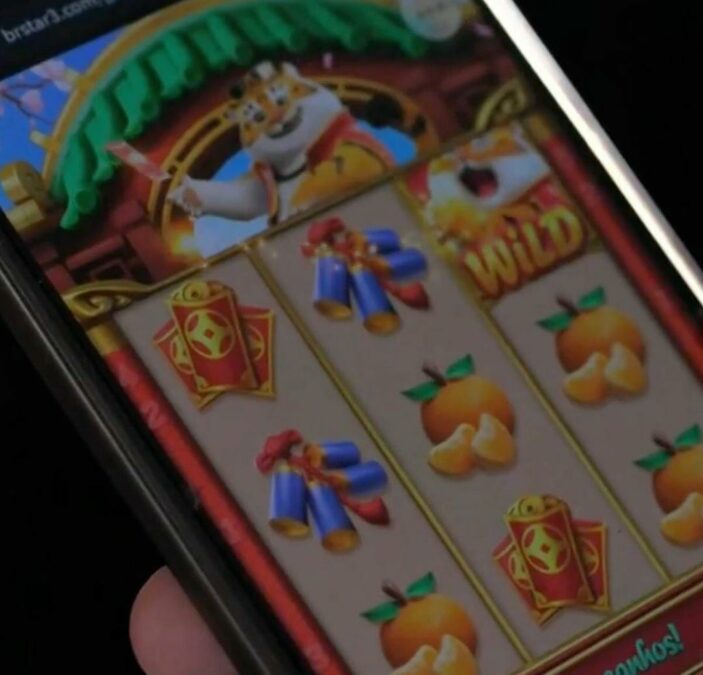 Tigrinho: Comisão aprova projeto que proibe influenciadores de divulgarem jogos de azar