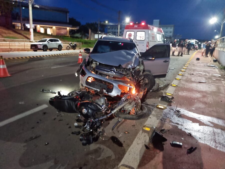 Adolescente possivelmente embriagada causa colisão grave em Rio Branco: vítima em estado grave