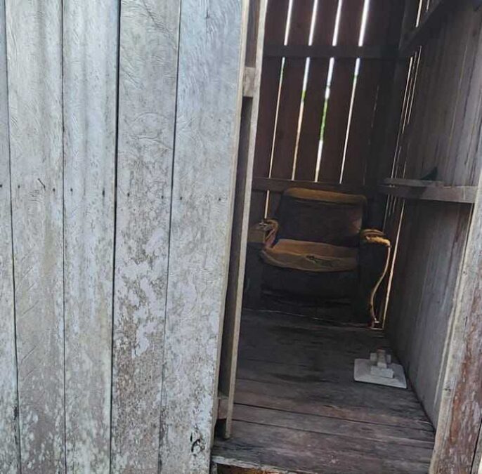 Madrasta e pai são presos por deixar criança na casa do cachorro no AM