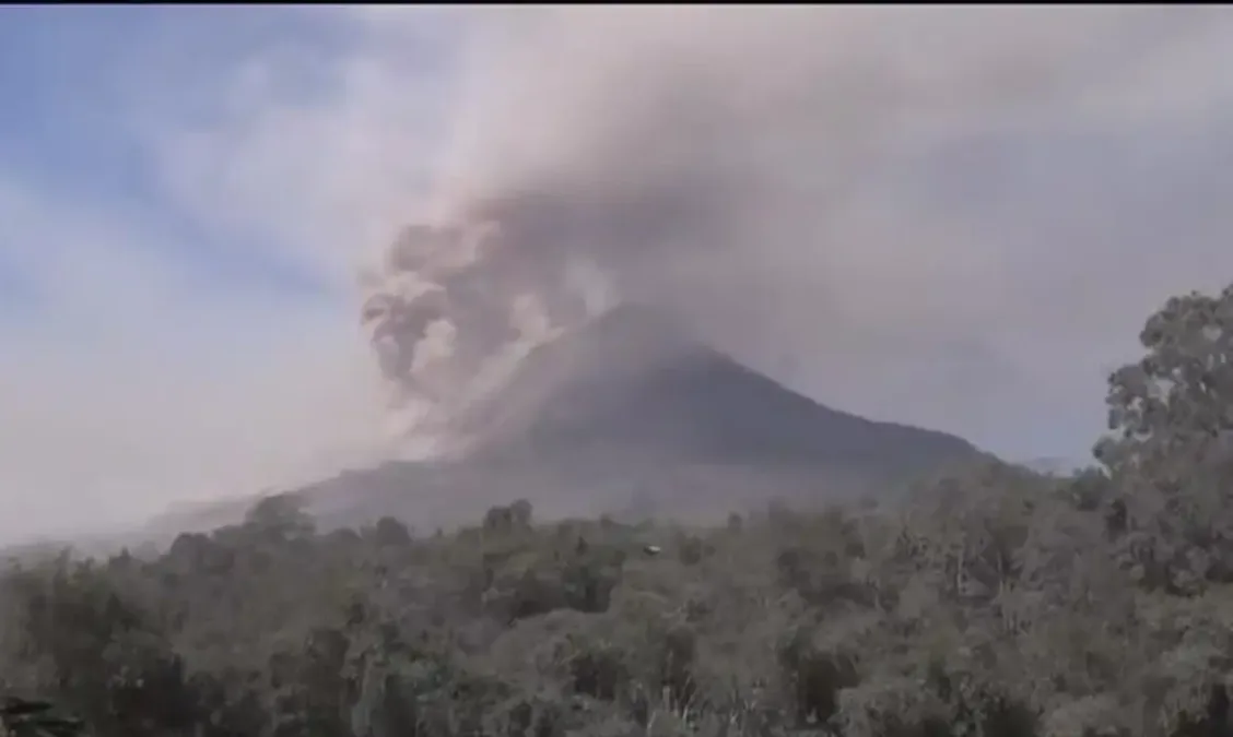 Alerta máximo na Indonésia: possível erupção do vulcão Lewotobi Laki-Laki eleva estado de alerta para nível 4