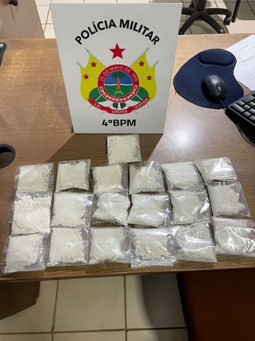 PM apreende drogas escondidas em terreno baldio em Senador Guiomard