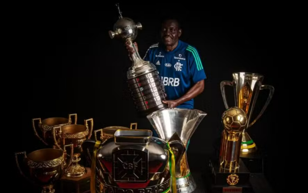 Denir, lendário massagista do Flamengo, morre aos 75 anos