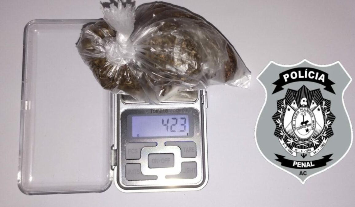 Visitante é flagrada tentando entrar com drogas em presídio de Cruzeiro do Sul