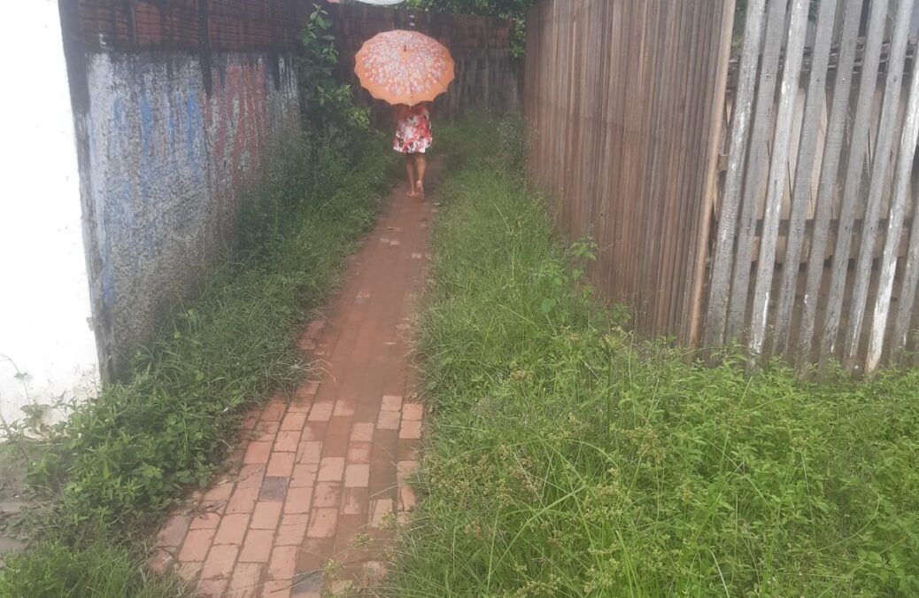 Moradores do Beco da Bacabeira, em Sena Madureira, denunciam situação crítica