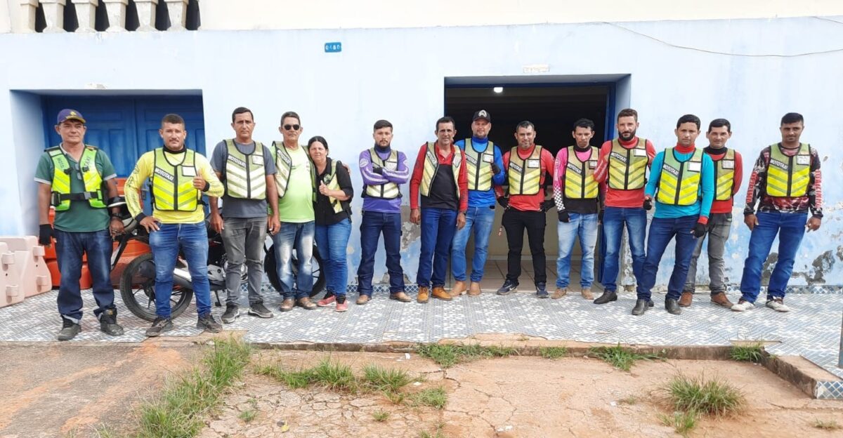Mototaxistas de Sena Madureira realizam protesto por fiscalização e regularização de “Moto Uber”