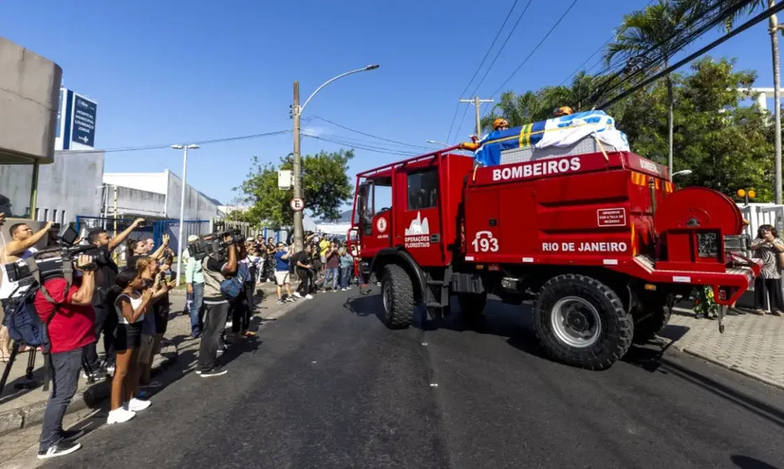 Corpo de Zagallo é sepultado no Rio de Janeiro sob comoventes homenagens