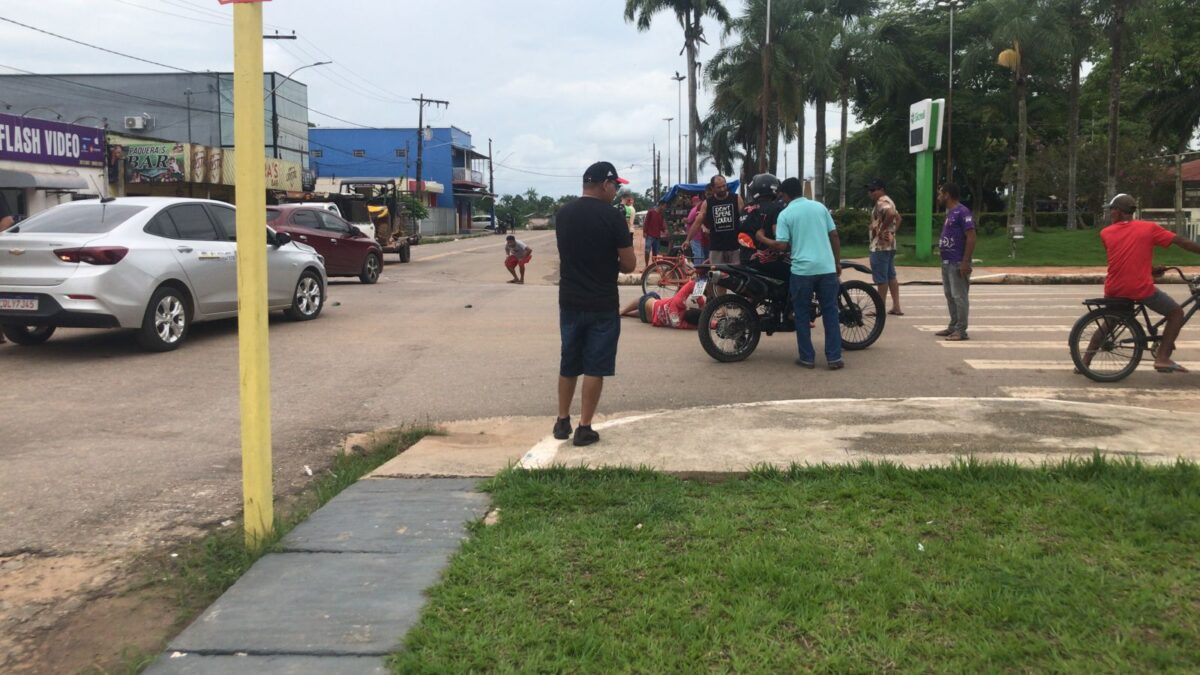 Acidente em Sena Madureira: motociclista ferido em colisão com carro na avenida Avelino Chaves