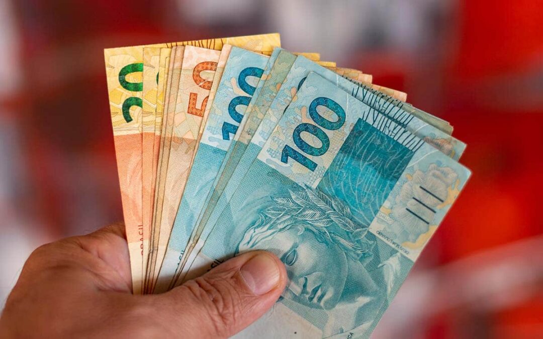 Novo salário mínimo nacional de R$ 1.412 é implementado a partir desta semana