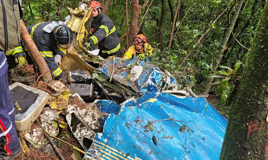 Avião com 2 pessoas a bordo cai na região do ABC Paulista