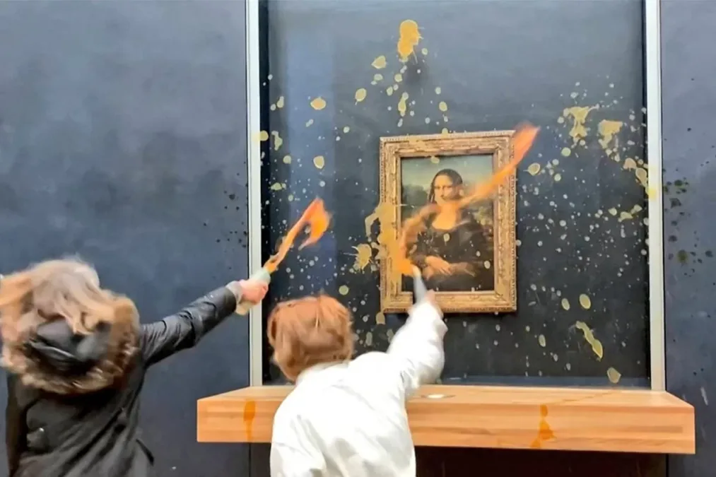 Ativistas despejam sopa na Mona Lisa do Museu do Louvre em protesto