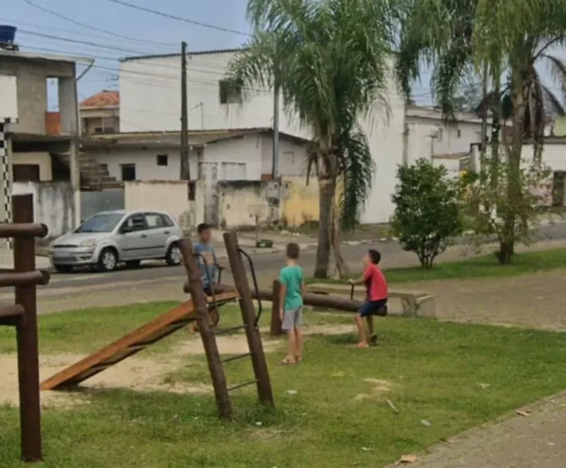 Menino de 7 anos sofre lesão nos testículos ao brincar em gangorra