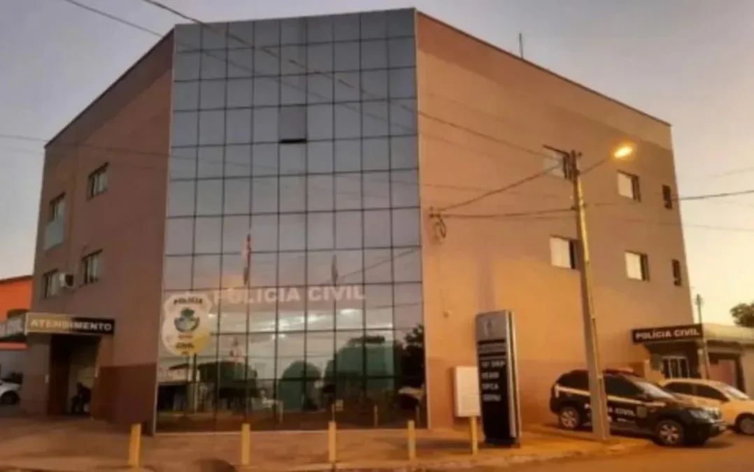 Mãe agride filha de 16 anos com barra de ferro por não aceitar namoro com outra adolescente