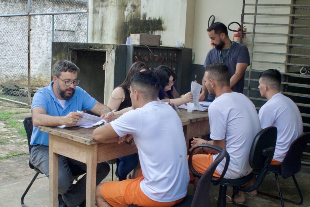 Reeducandos do Complexo Penitenciário de Rio Branco recebem atendimento da Defensoria Pública